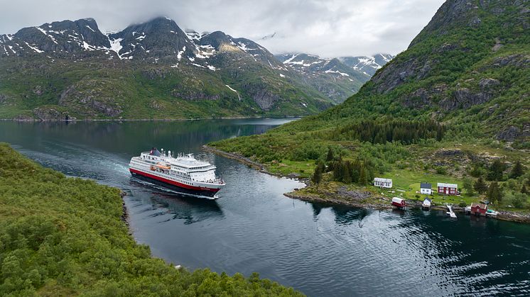 2024.06.13 - Otto Sverdrup, Svartsundet, drone - 03 - Espen Mills - Hurtigruten.jpg