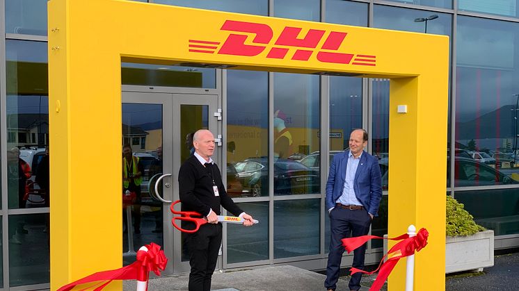 Fr. v. Tor Morten Lorentzen, OPS Manager DHL Express Ålesund og ordfører i Giske kommune, Harry Valderhaug. 