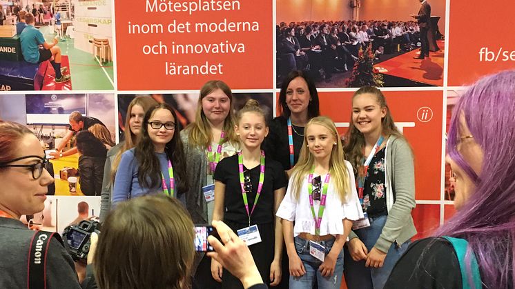 Maria Wiman, årets Trevor Dolan-stipendiat, med några av sina elever på SETT 2017. Foto: Marika Metsola Renström