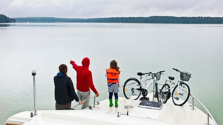 Unvergessliche Entdecker-Momente mit der Familie kann man bei einem Urlaub auf dem Wasser in Brandenburg und Mecklenburg-Vorpommern erleben. Foto: TMB-Fotoarchiv/Yorck Maecke. 
