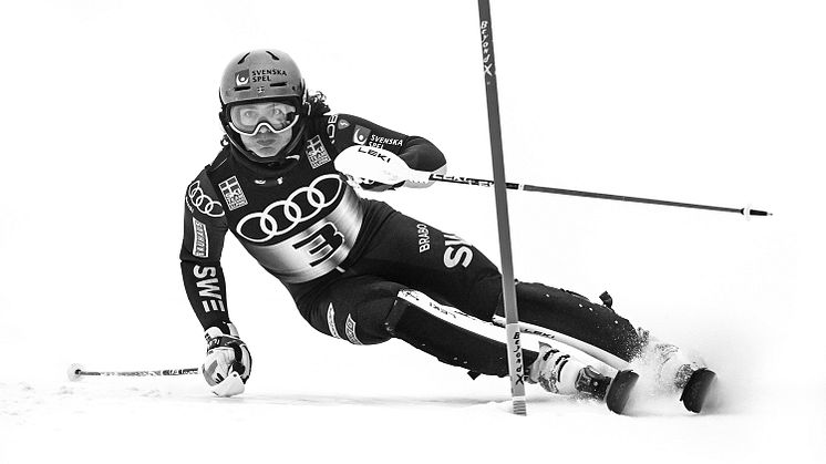 Fabian Ax Swartz har chans på personlig startplats i världscupen. Foto: Nisse Schmidt/Ski Team Sweden Alpine