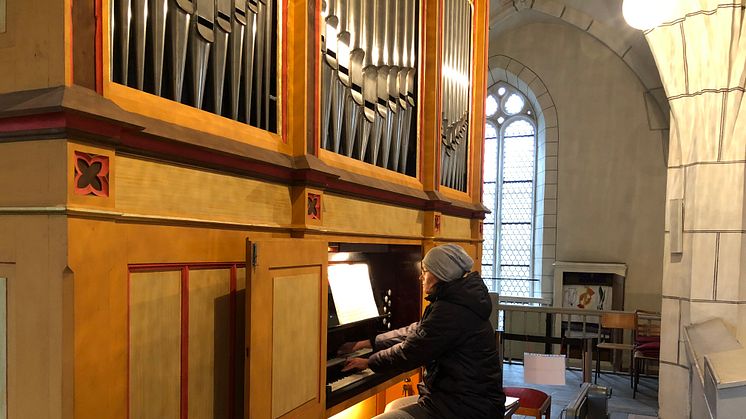 Eilenburg: Lena Ruddies an der Geißler-Orgel in der Bergkirche St. Marien