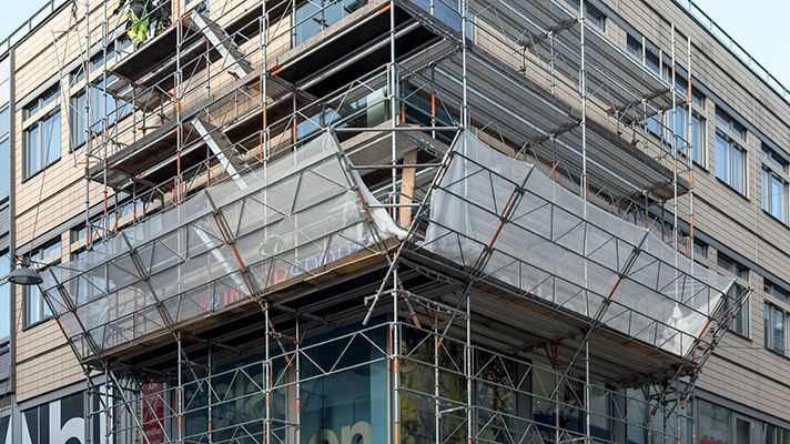 Sanktionsavgift drabbar byggbolag på grund av avsaknad av fallskydd – ett fall att ta på allvar