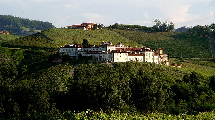 Poderi Aldo Conterno ligger i hjärtat av Barolo i Bussia som tillhör Monforte d'Alba. Vingården ligger 400 meter över havet med en fantastisk utsikt över Barolo.