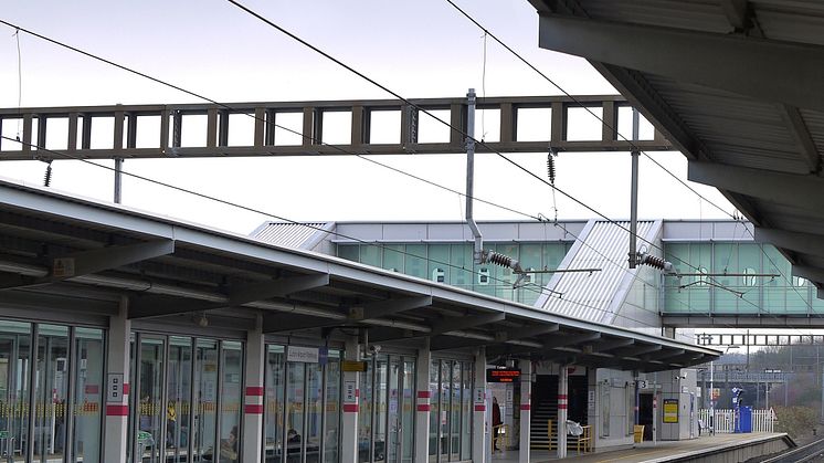 Network Rail begins lift replacement at Luton Airport Parkway station