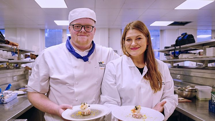 Minister Myrseth was challenged to cook alongside student Harry Harvey, who designed a dish celebrating Norwegian cold-water prawns, especially for the visit.