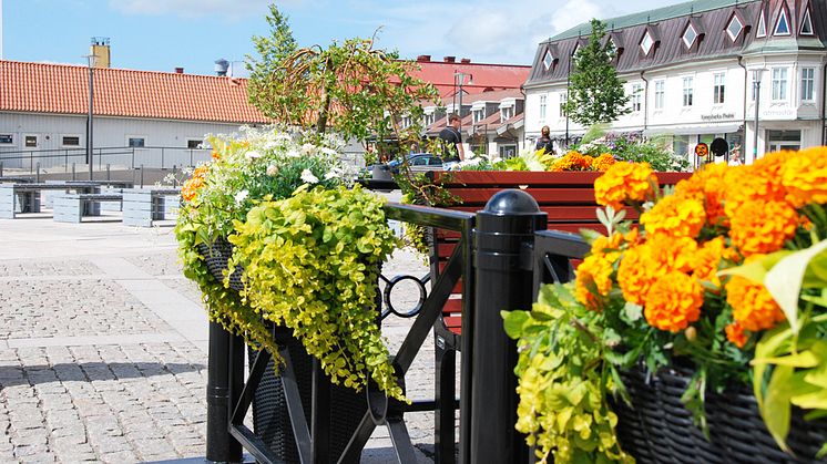 Under fredagskvällen var det stillsamt på stan och ingen trängsel på uteställena i Kungsbacka. De flesta krögare gör vad de kan för att minska risken för trängsel, samtidigt som de kämpar för att överleva i en fortsatt ansträngd situation.