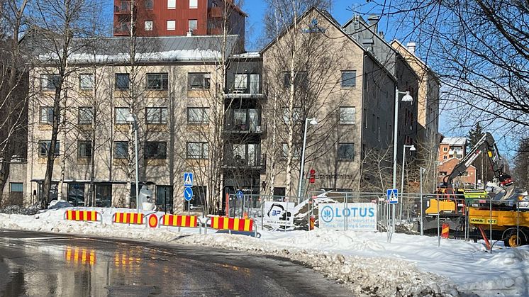 Den avstängda delen av Västergatan öppnas upp för fordonstrafik i en körriktning – från Storgatan mot Sundsgatan. Foto: Piteå kommun