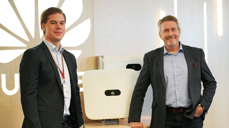 Patrik Salklev, affärsområdeschef solenergi, Huawei Enterprise och Thomas Lithner, vd för Senergia