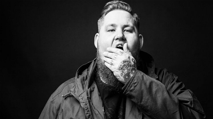 Rag N Bone Man forvandler Lille VEGA til en smuk, hjemmebygget gospel kirke