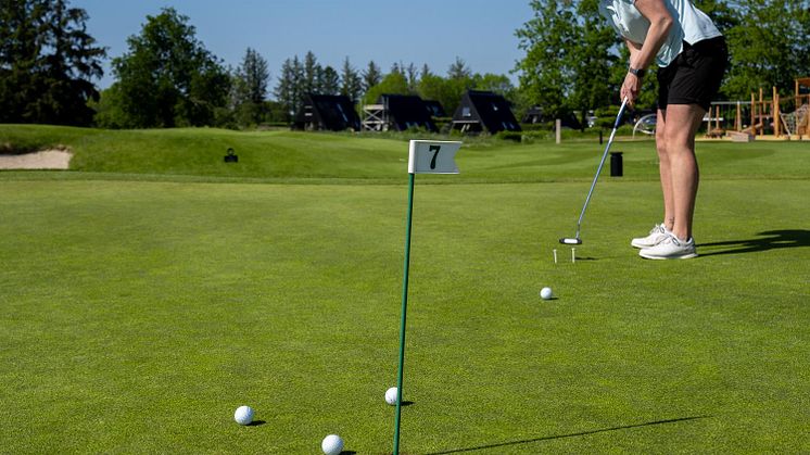 Sådan arbejdes der med at skabe topprofessionelle greens i HimmerLand