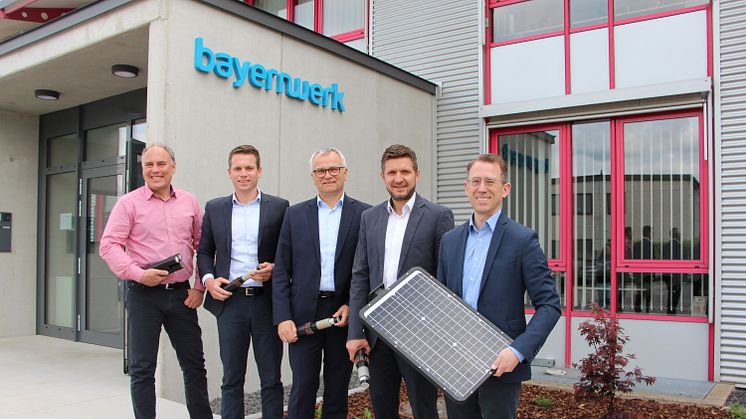 Vertreter der Bayernwerk Netz GmbH geben am Kundencenter Parsberg Einblicke in die Energiewende, den Anschlussboom und die vielfältigen Aufgaben des Kundencenters.