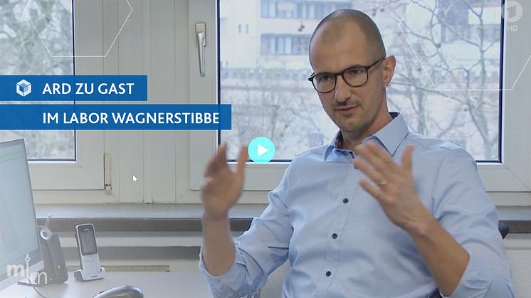 Die ARD zu Gast im Labor wagnerstibbe: Hannoveraner Laborteam erklärt Vollsequenzierung