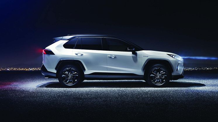 Helt SUV – helt Hybrid: Prisene er nå klare for Toyotas nye RAV4. Foto: Toyota