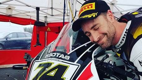 Magnus ”Macke” Granstedt i Pro Superbike rullar in i SM-starten.