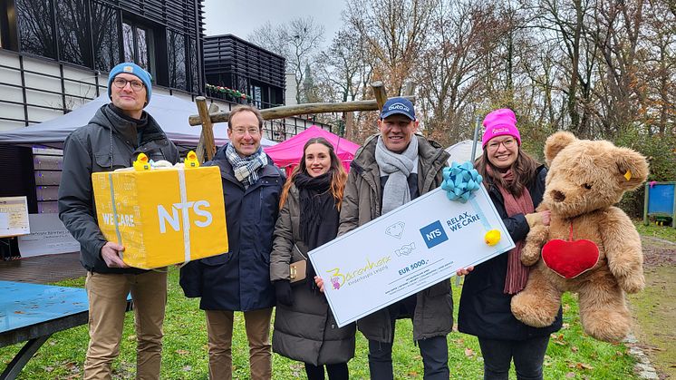 Alexander Schrader (NTS Leipzig), Hubertus von Erffa (Vorstandsvorsitzender des Fördervereins), Sarah Kuester Küster (NTS Leipzig), Axel Schulz und Ulrike Herkner (Geschäftsführerin des Kinderhospiz Bärenherz Leipzig e.V)