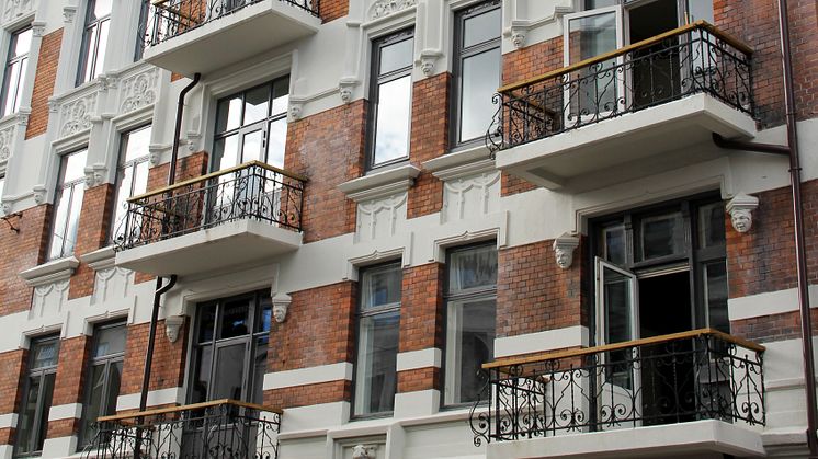 Fasaden i Neuberggata 24 har også gjennomgått rehabilitering.