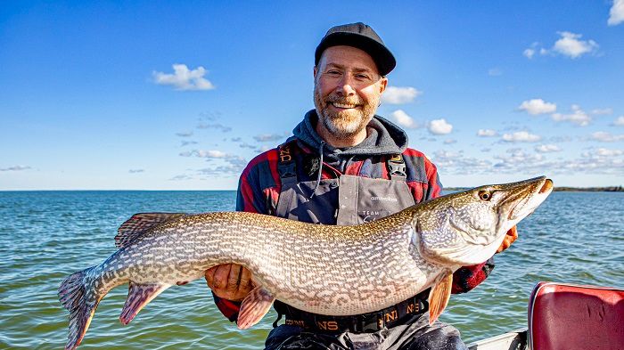 Claes "Svartzonker" Claesson på gäddfiske. Foto Philip Truong