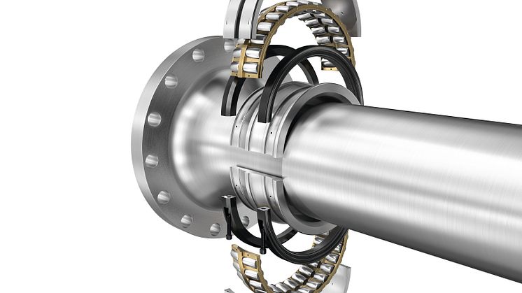 The split asymmetric spherical roller bearing can be installed directly in the nacelle. This makes it unnecessary to disassemble the rotor star and powertrain and reduces the cost of a bearing replacement by a good 50 percent.