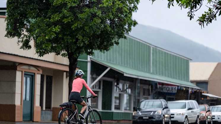 Das Varia eRTL615 kommt batterielos und lässt sich einfach an ein kompatibles E-Bike anschließen.