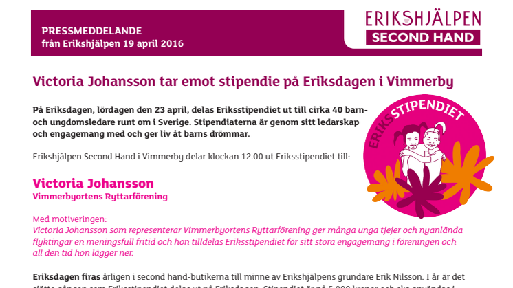 Victoria Johansson tar emot Eriksstipendiet i Vimmerby