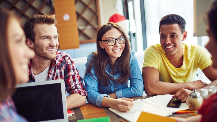 Am 2. Juli informieren die IHK, HdWM und FOM beim Unternehmer*innenlunch über die Vorteile der BerufsHochschule