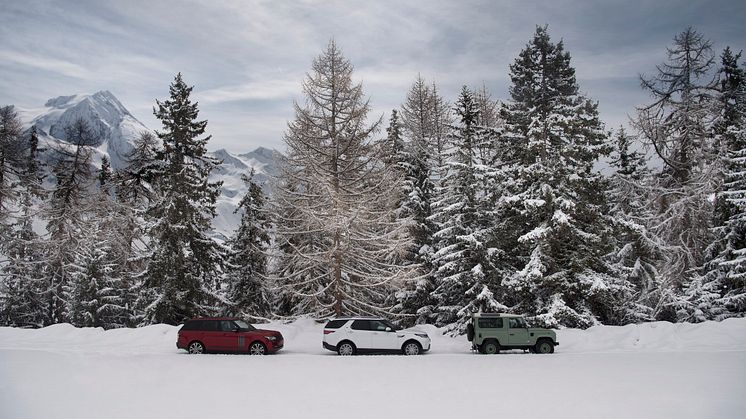 LAND ROVER_LINE IN THE SNOW_02