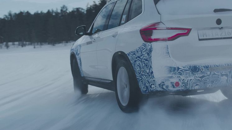 BMW iX3 på vintertesting