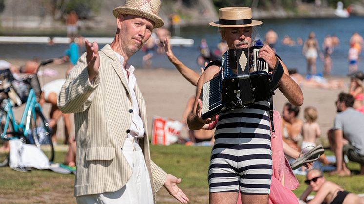 TURN UP – Badstrandsperformance. Foto: Thomas Hultgren