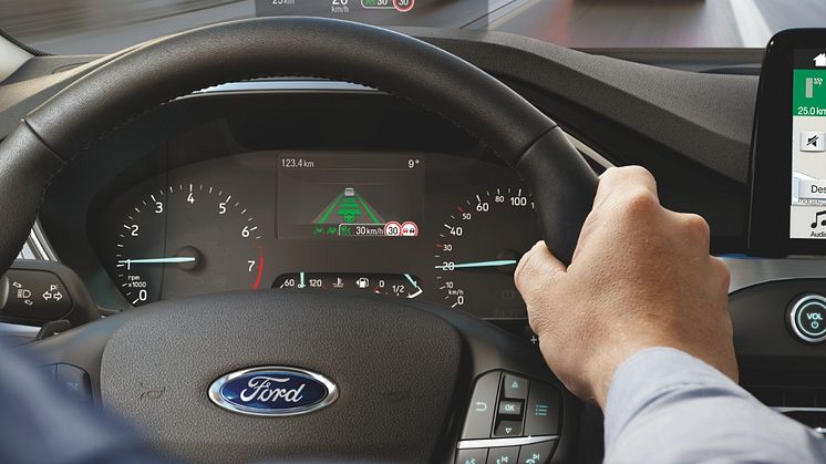 Az év leghosszabb világos napján debütál a Ford Focus új fejlesztésű Head-up display technológiája