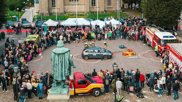 Blåljusaktivitet på Stortorget i Örebro