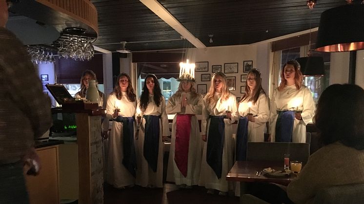 Jämtlands Lucia sjöng in Luciamorgonen i Östersund.