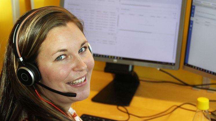Frågorna varierar, från komplexa frågeställningar på löneområdet till teknisk problemlösning. Det gör jobbet så intressant, säger Jenny Lindeborg.
