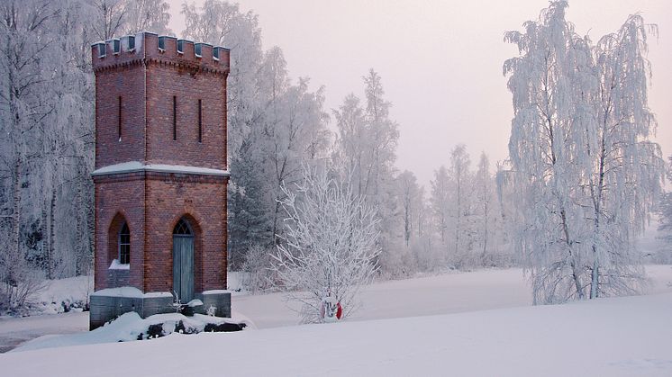Vattentornet i Åmmeberg i vinterskrud.