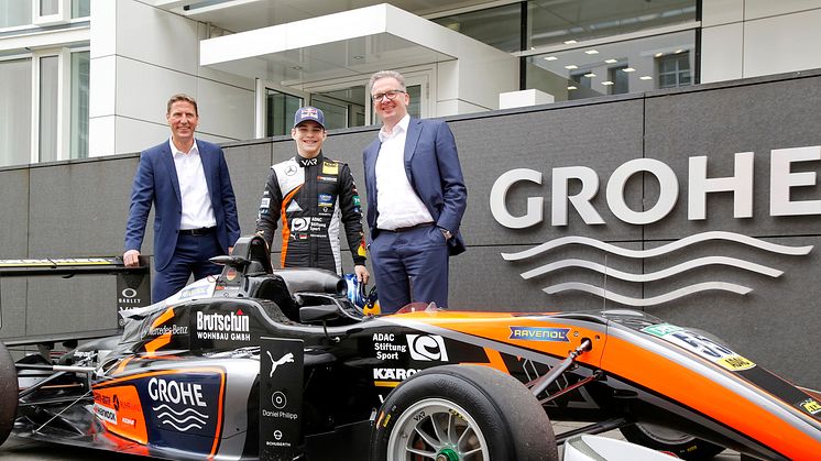 På billedet ses GROHE CEO, Michael Rauterkus med Formel 3 kører David Beckmann 
