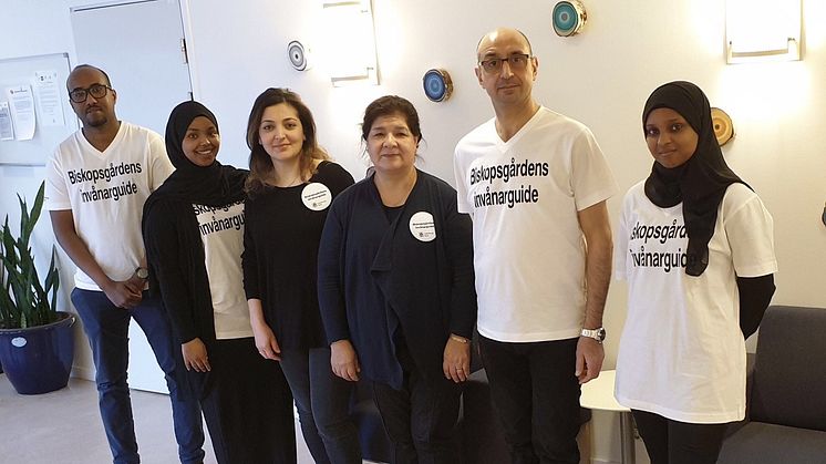 Invånarguiderna i Västra Hisingens stadsdelsförvaltning heter från vänster: Abdulahi, Layla, Bedia, Gladys, Saman och Amino.