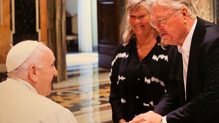 Christin och Dan Olofsson träffar Påve Franciskus