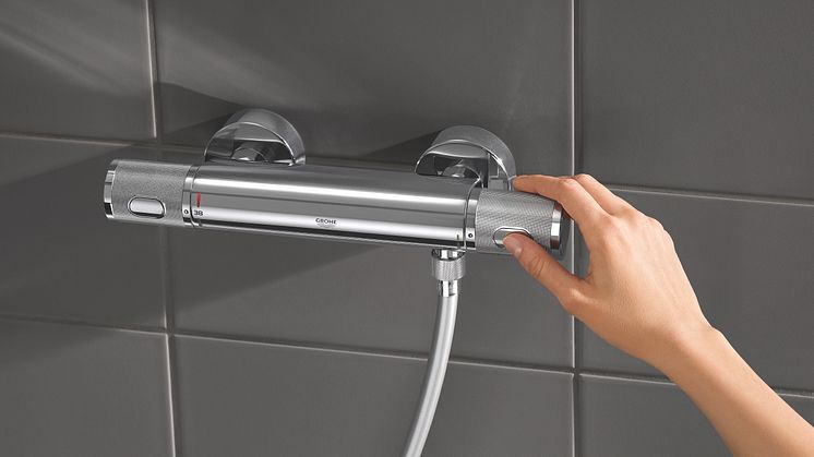 GROHE_GROHTHERM 1000 Cosmopolitan Thermostatic Shower Set_Chrome_Mood 1