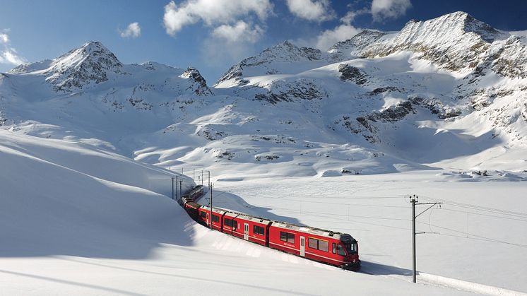 Bernina Express beim Lago Bianco, Graubünden (c) Rhätische Bahn