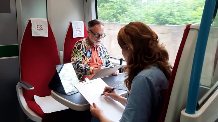 Govia Thameslink Railway (GTR) has celebrated The National Gallery’s 200th anniversary by running its first ever live art class on a train
