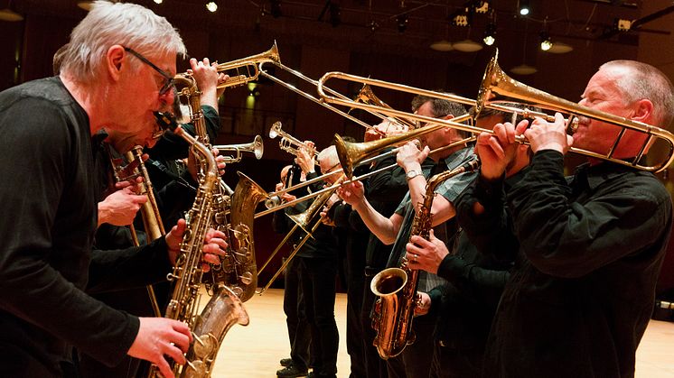 Tolvan Big Band med Helge Albin. Foto Lars Strandberg