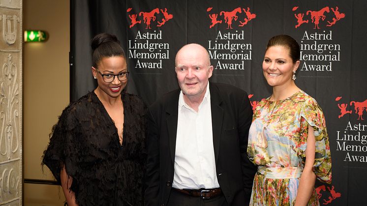 ALMA laureate 2017 Wolf Erlbruch with Swedish Minister of Culture and Democracy, Alice Bah Kuhnke and HRH Crown Princess Victoria. Photo: Stefan Tell