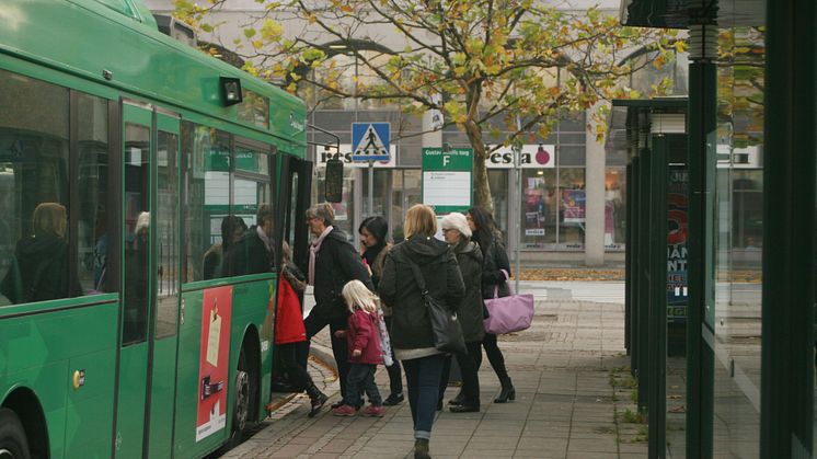 Byt bilen mot kollektivtrafik och bli friskare