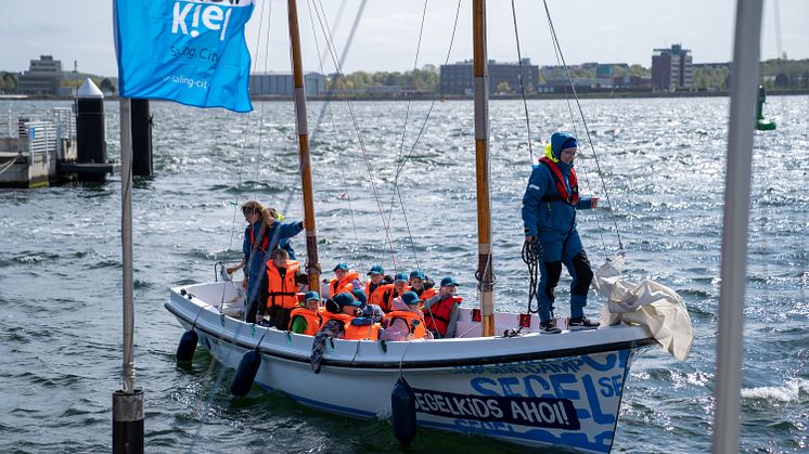 Segelcamp_Schulklasse im Kutter