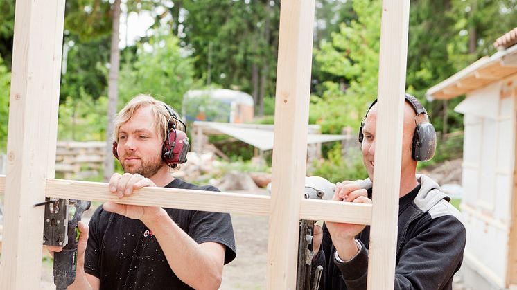 Nya taxan utgår från ett schablonbelopp som är baserat på det antal timmar det tar för byggnadsnämnden att handlägga ett ärende. Förut baserades priset för bygglov och utstakning på det antal kvadratmeter som skulle byggas.