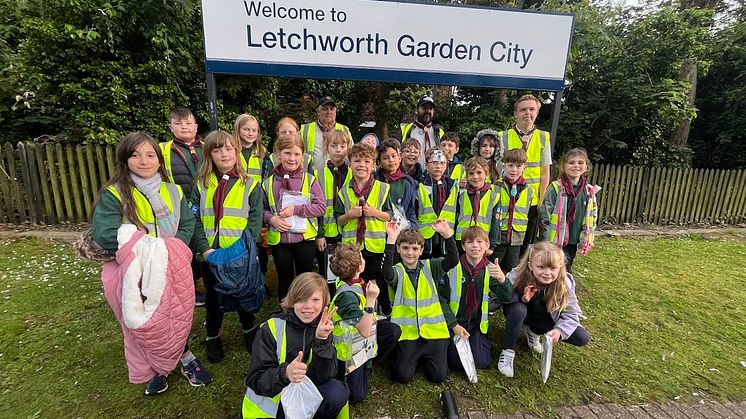 The 4 Letchworth Cubs planted 400 bulbs at the station