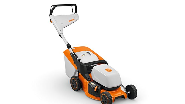 De nya batteridrivna gräsklipparna från STIHL passar små och medelstora trädgårdar. Den nya generationen innehåller maskiner både med och utan hjuldrift, med uppfångare eller mulcher, med sido- eller bakutlopp och med klippbredder på 41, 46 och 51 cm