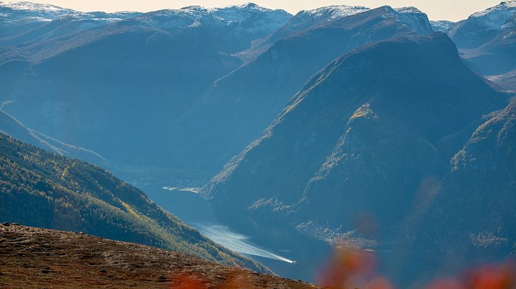 Fra Prest har man utsikt mot Flåm og Aurlandsfjorden