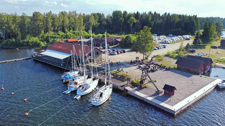 Båtnyheter vid Axmar Brygga i sommar.