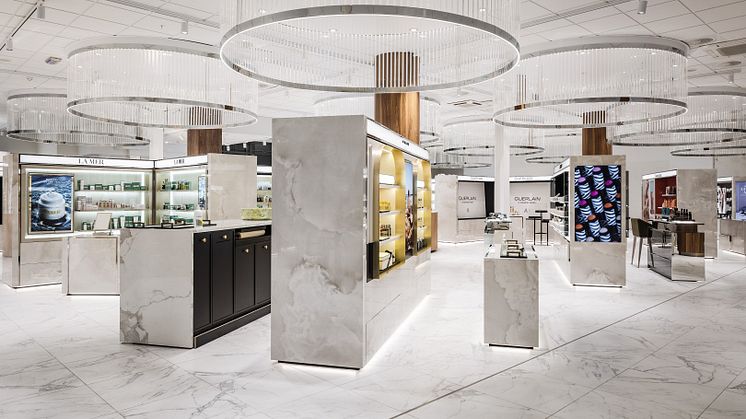 Elegant butikskoncept hos norska Steen & Strøm, Oslo i 4mm XGloss Dekton® Helena